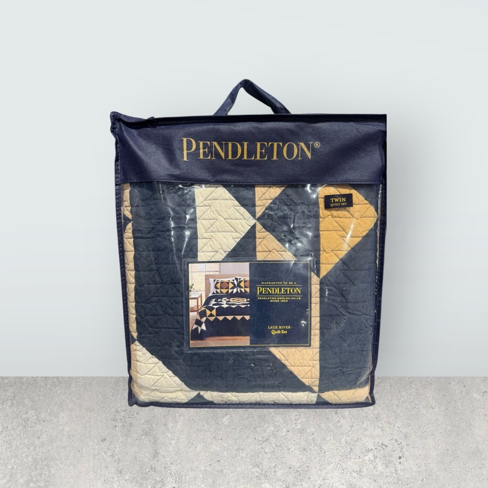 Pendleton Geometric Black and Cream Quilt
